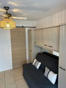 Studio lumineux à 120 M de la plage du centre ville