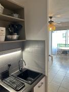 Studio lumineux à 120 M de la plage du centre ville