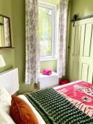 Quiet 1 Bed with Garden Views Near Leith & City Centre