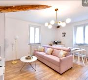 Lora flowers Suite, free parking,self check in, 5