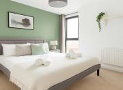 Idyllic 2 Bed Flat with Balcony in Canada Water