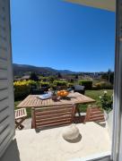 Le Jardin Secret, Vue sur le château & Parking