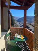 Vistas excepcionales, jardín con piscina, muy acogedor