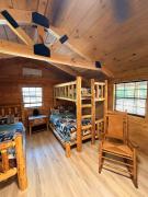 Hana Cabin sleeps 5 near Windrock general store