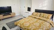 Bright & Modern Double Rooms in Central East London