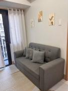 1Bedroom Condo at Shore Near Airport & MOA Balcony Pool View