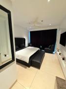 High Rise Corner Luxe Retreat Studio , 17th floor