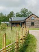 Peaceful Lodge Near Lakes, Forest & Trails