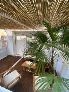 a 75 passi dal mare con parcheggio privato e giardino