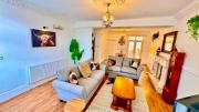 Luxury 5-Bed Home in Nicholson, Close to Sheffield City Centre, BBQ, Parking & Wi-Fi, Sleeps 10