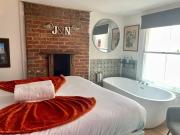 Retro Waves Retreat – A Stylish and Vibrant Getaway in Central Brighton