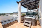 Sea View Apartment with Private Jacuzzi - Sunset Golf, Estepona