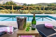 LA CASA DE LA HUERTA Stylish family cottage in Malaga countryside
