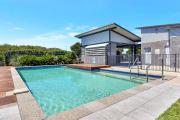 Seaspray Haven, 10 Seaspray Ave - air con, complex pool, Wi-Fi, Linen