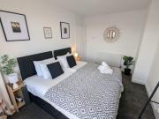 4BR House - Sleeps 7 - Business & Leisure - Wi-Fi - with Bathtub - 93HRC