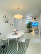 Seongsu Station 3 minutes 6 people Kwangya In front of the salt bread house Yeonmujang-gil 1st floor of a single-family house Free luggage storage