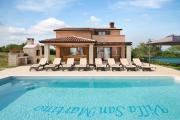 Villa San Martino With Heated Pool , Outside Jacuzzi & Hydromassage bathub