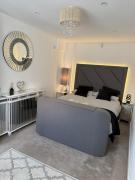 Edinburgh city break room