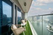Chic Waterfront 1 Bed with Panoramic Marina Views
