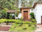 CH51 Colonial Charm Villa at El Poblado Jacuzzi