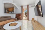 Apartments by the sea Lokva Rogoznica, Omis - 24321