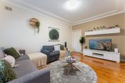 Family-Sized Comfort - 4 bedroom House Near Macquarie & Metro