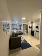 Stylish Minimalist Comfort Stay Beside EK