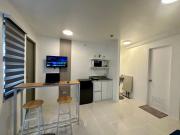 Stylish Minimalist Comfort Stay Beside EK