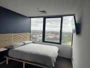 Top-Floor 2BR Apt, 270 deg Skyline, Free Parking