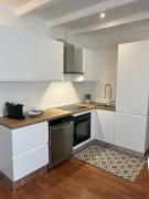 Saffron Suite, just a few minutes from the center and station