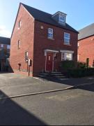 Spacious detached house with two ensuite bedrooms Spacious detached house with two ensuite bedrooms