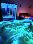 Love room Jacuzzi Sauna Privatif Marseille