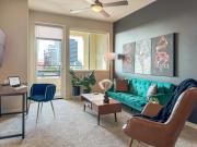 Stylish Mid-Wilshire Apt, Free Parking, Gucci Art, 10mins to Cedars