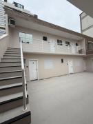 AP frente à praça bem localizado