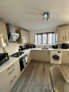 Modern Ground floor 2 Bed Room Apartment Work Leisure Free Parking