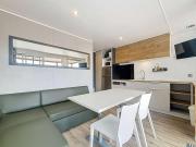 Mobil-Home Confort 4 Pers, à 200m Plage, Terrasse, Piscine Chauffée, Parking, Wi-Fi Gratuit - FR-1-361A-83