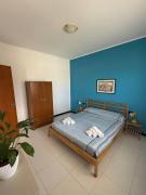 "Terra di Luce" Ampio alloggio per 10 ospiti a 500 m dal mare