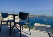 Gorgeous 1-BR Seaview Apartment