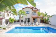 Villa Kanthos - Beautiful 4 Bedroom Protaras Villa With Pool