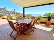 Terrazza da Sogno con Vista su Castello e Lago