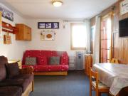 Studio rénové Montchavin proche commerces, pistes, avec balcon - FR-1-329-64