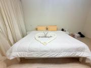 3BR Duplex with Rooftop Oasis in the Heart of Einbay