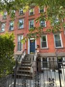 NEW! Historic Townhouse-14 min to WTC