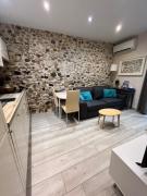 Vieil Antibes, ravissant 2p avec petite terrasse