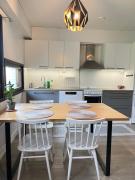 Saunallinen kolmio kahdella autopaikalla