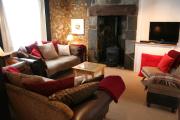Stylish 4Bed Cottage with parking near town and beach