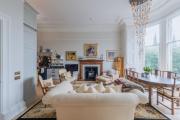 Luxury West End flat with stunning bay window views