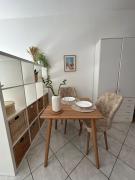 Studio cozy avec parking à 2 minutes de la plage