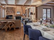 Chalet Savoyard Élegant à Val-dIsère - FR-1-844-7