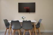 Hastings Manor - Free Netflix, Parking, WiFi & Private Garden